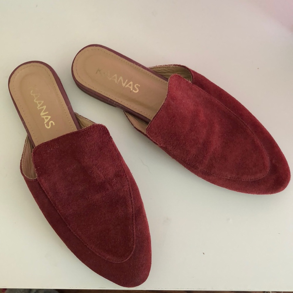 Kaanas red suede mules